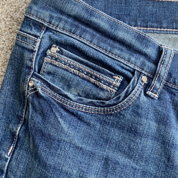 White House black market crop jeans white rhinestone pockets. Size 8 - Picture 6 of 7